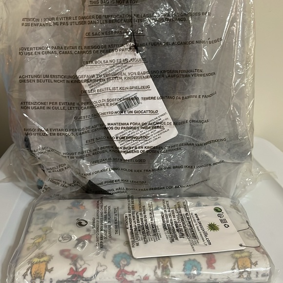 Loungefly Dr. Seuss Backpack & wallet set - Picture 3 of 6